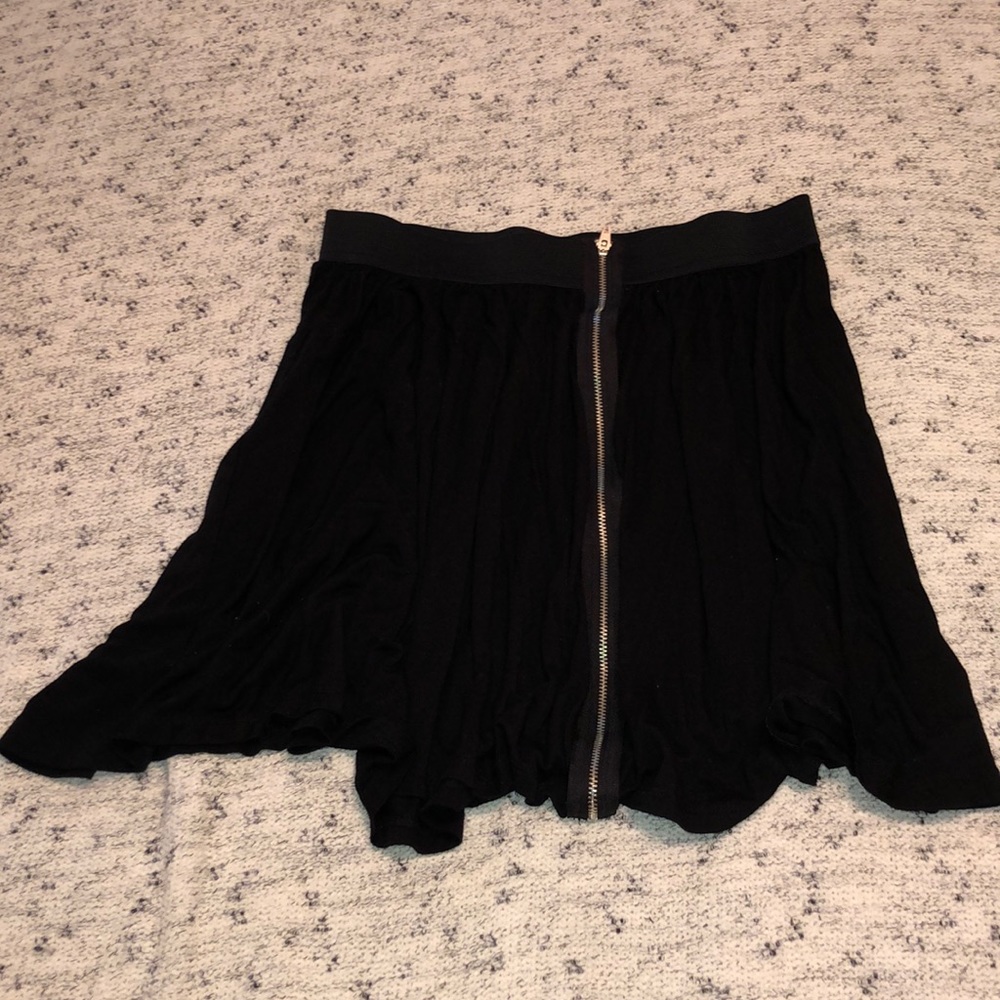 Black skirt with zipper